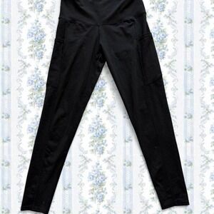 Black High-Waisted Leggings With Pockets